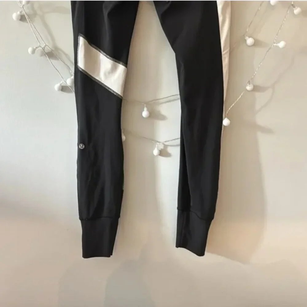 - Lululemon reflective running leggings, white stripes GUC size 6, 93 cm 3…